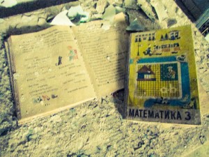 Etterlatte skolebøker.