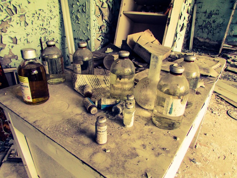 Medisin står fortsatt på bordene.