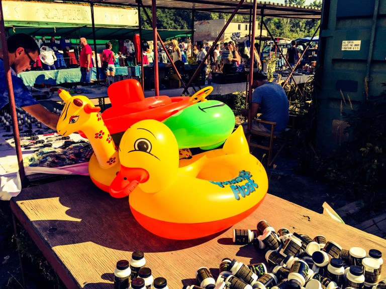 Oppblåsbare leker lyser opp og hever humøret.