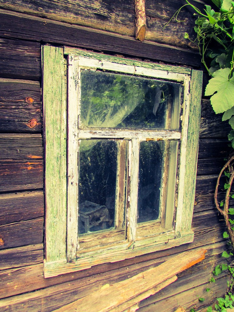 Et av vinduene på huset til Rosalie.