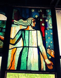 Detalj fra et av glassmaleriene