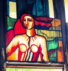 Detalj fra et av glassmaleriene