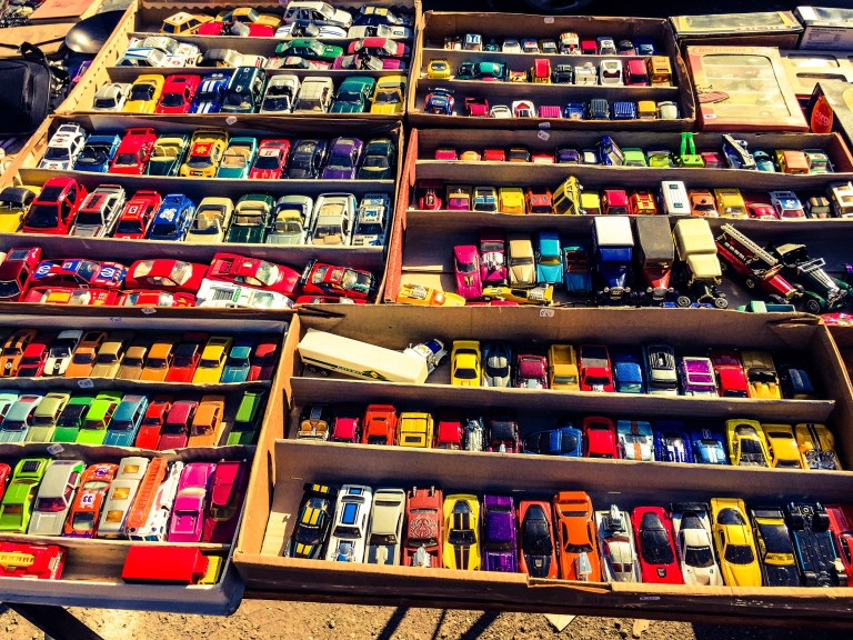 Utvalget av lekebiler er stort nok til at en godt voksen mann føler seg som en guttunge.