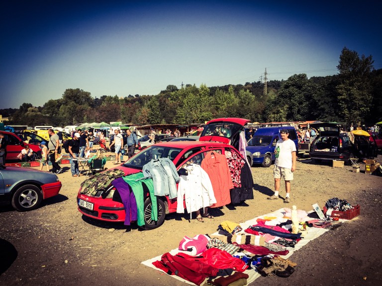 Klær er den mest populære salgsvaren på Kolbenova.