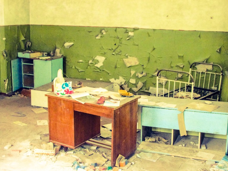 På skriverbordet er alt som da det ble forlatt 27. april 1986.