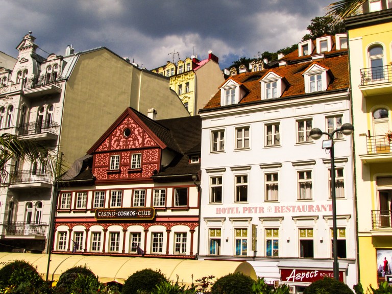 I huset til venstre skal etter sigende tsar Peter den store ha bodd da han besøkte Carlsbad i 1711-1712.