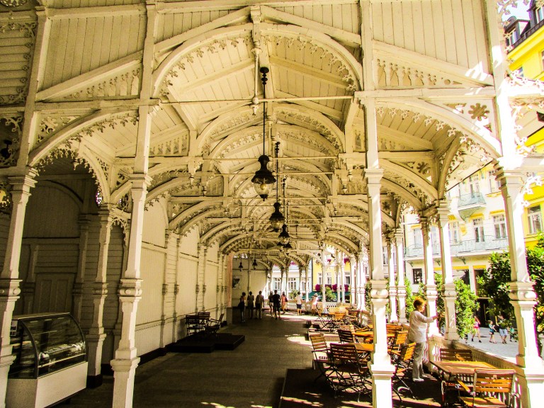 Den sveitsiske kolonnaden er den eneste som er bygget i tre.