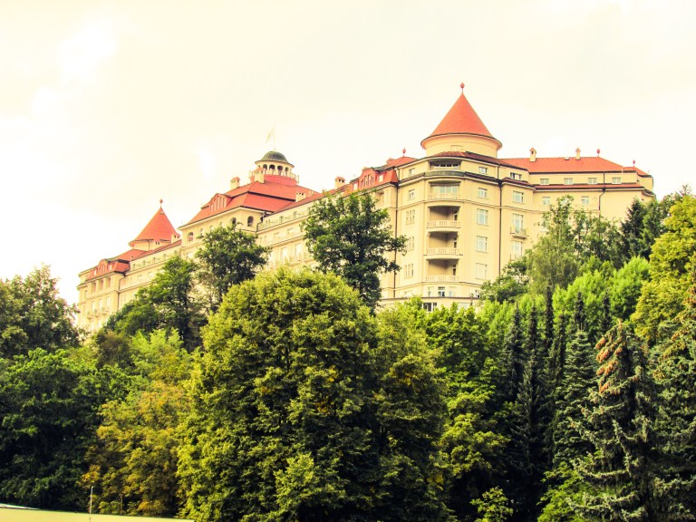 Hotell Imperial har utvilsomt den flotteste plasseringen av alle hotellene i byen.