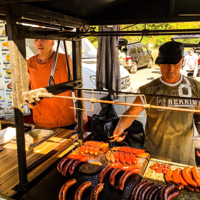 Pølseselgerne har et godt utvalg.