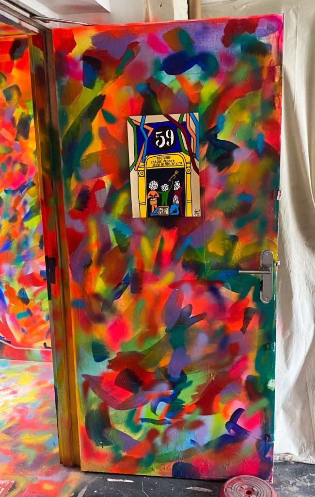 Inne i et av kunstnerstudioene.