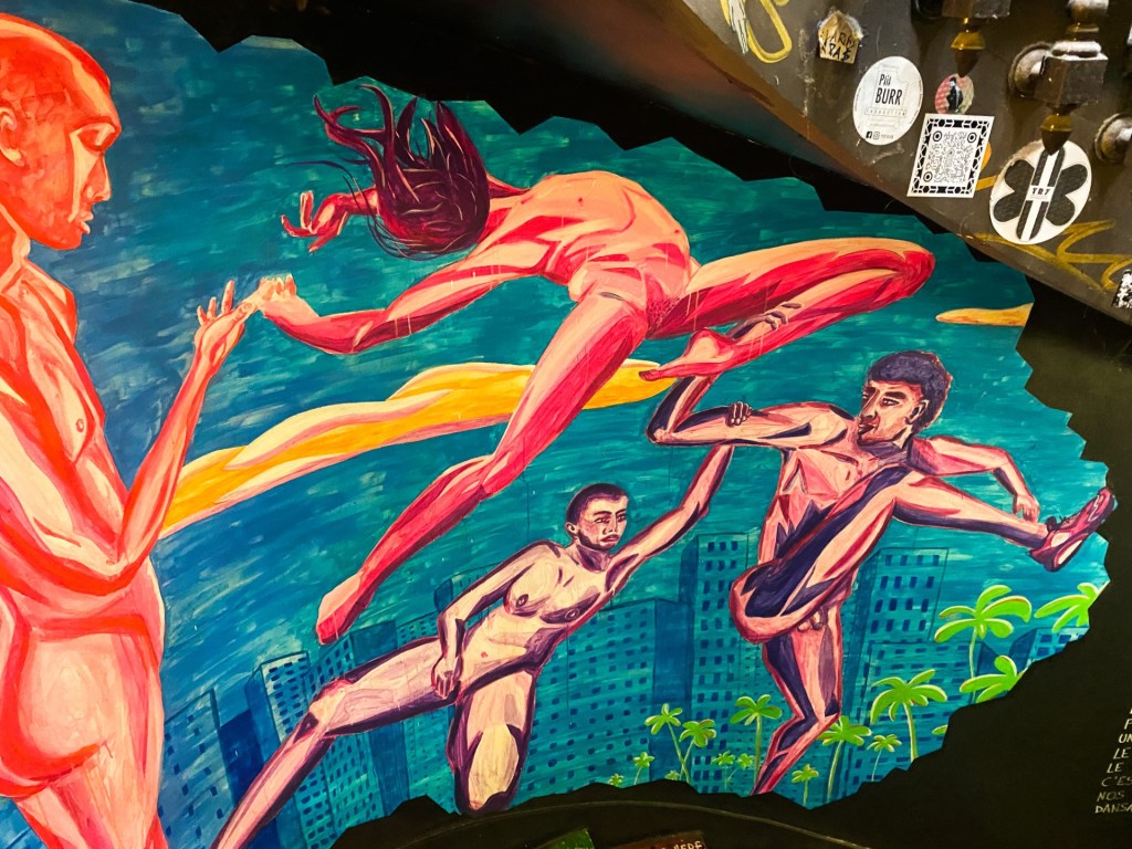 Den flott dekorerte trappen inne i bygningen.